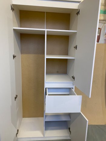 Шкаф Элана 2-х 900 с ящиком в Нюрбе - mebel154.com