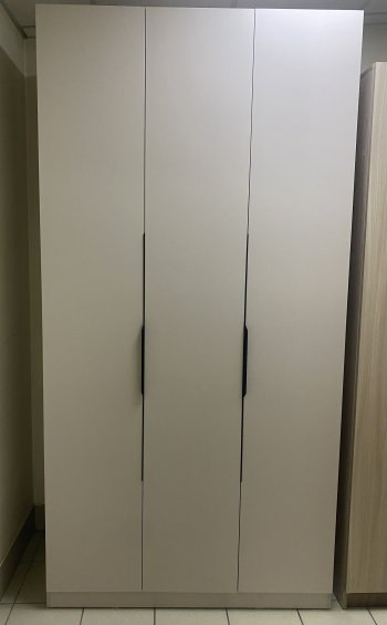 Шкаф распашной 3-х София(высокий!) в Нюрбе - mebel154.com